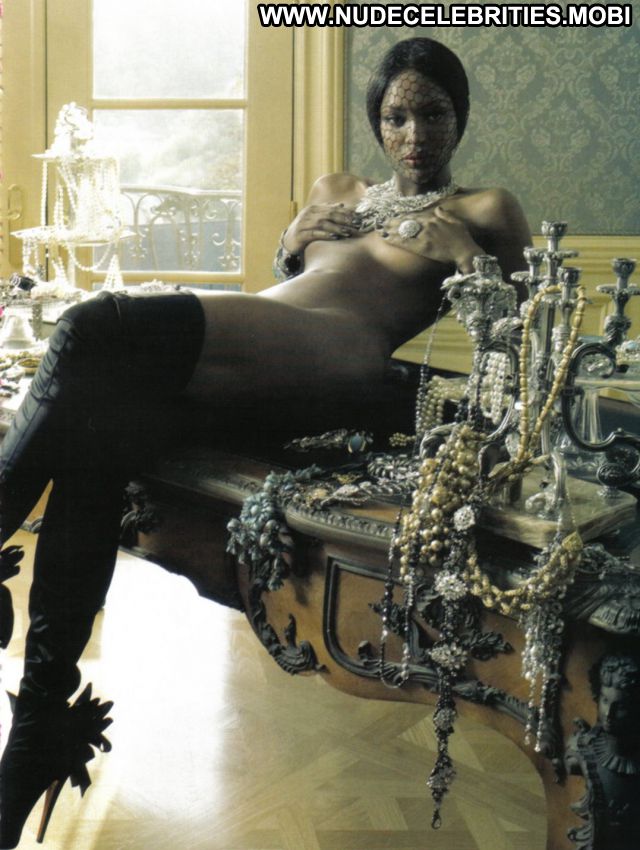 Naomi Campbell Posing Hot Posing Hot Celebrity Hot Celebrity Nude