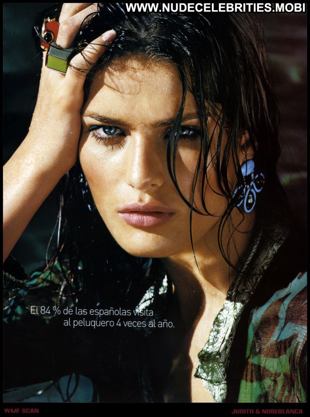 Isabeli Fontana Celebrity Nude Scene Cute Nude Posing Hot Celebrity