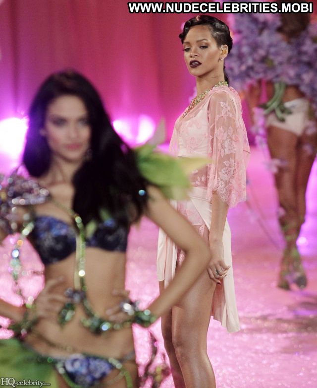 Rihanna Famous Posing Hot Nude Nude Scene Celebrity Babe Celebrity Rihanna Famous Posing Hot Nude Nude Scene Celebrity Babe Celebrity