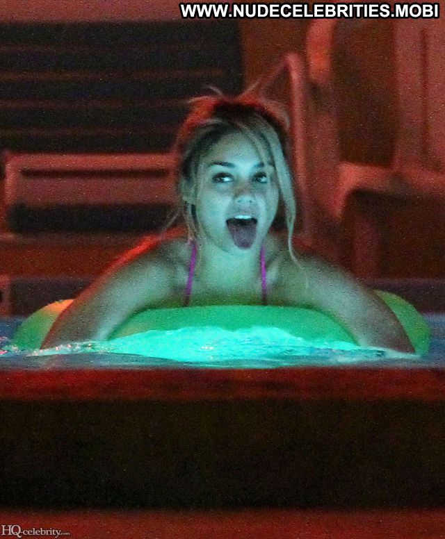 Selena Gomez Nude Hot Celebrity Nude Scene Posing Hot Famous Selena Gomez Nude Hot Celebrity Nude Scene Posing Hot Famous