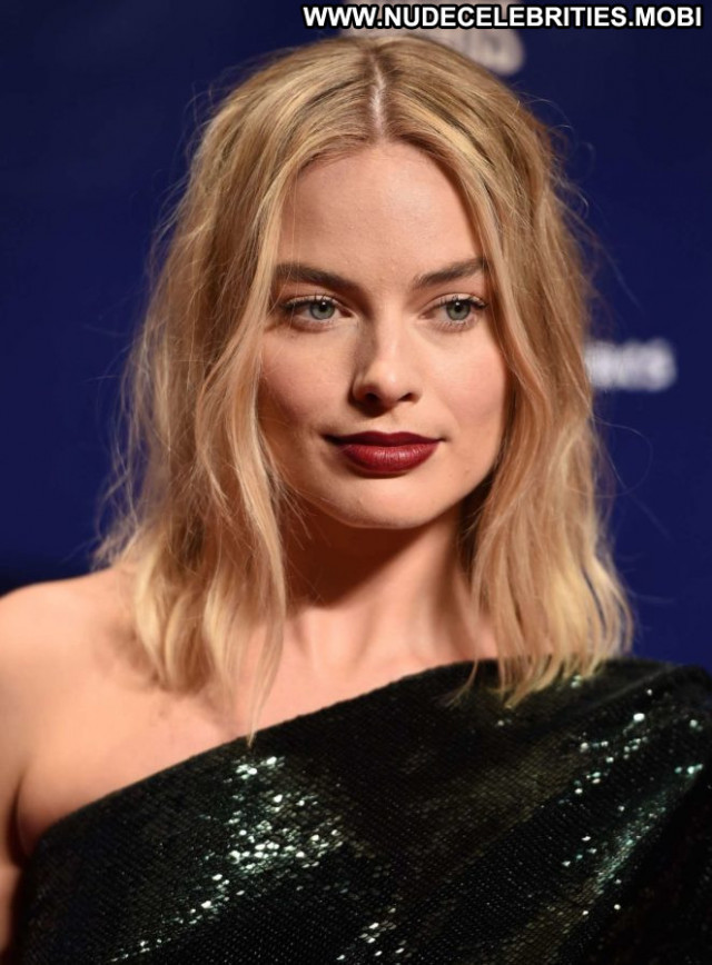 Margot Robbie No Source Awards Goth Nyc Posing Hot Paparazzi