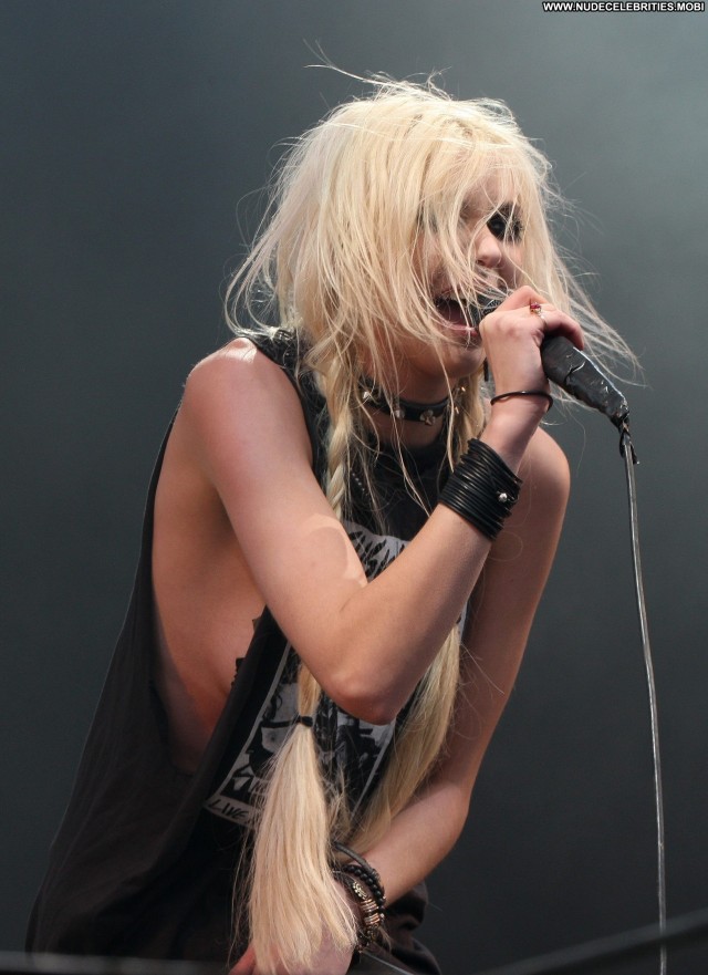 Taylor Momsen Donnington Festival June 12 Posing Hot