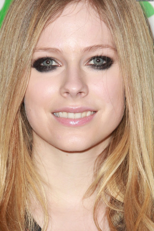 Avril Lavigne Las Vegas Celebrity Babe Posing Hot Beautiful Actress