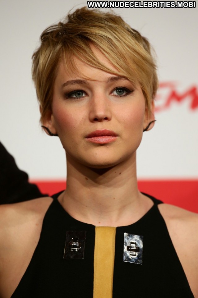 Jennifer Lawrence The Hunger Games Babe Posing Hot Beautiful