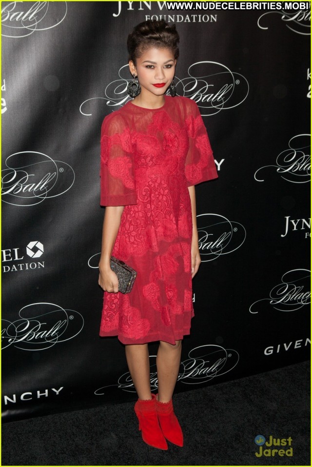 Zendaya Black Posing Hot Nyc High Resolution Celebrity Beautiful Babe Zendaya Black Posing Hot Nyc High Resolution Celebrity Beautiful Babe
