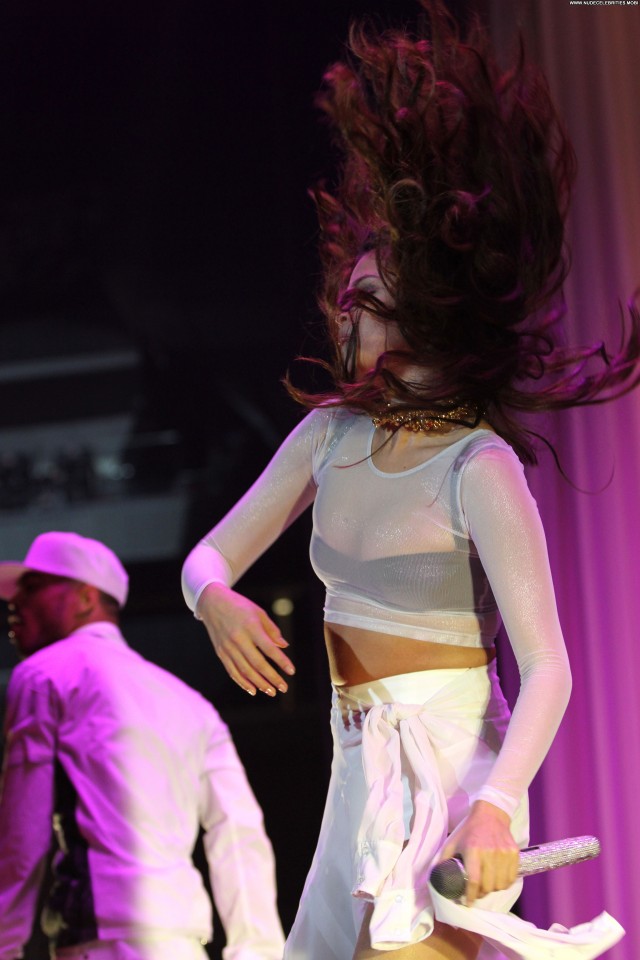 Selena Gomez Performance Babe High Resolution Celebrity Posing Hot