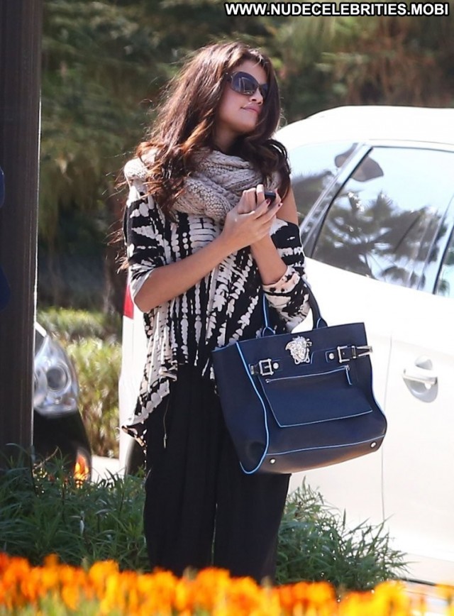 Selena Gomez Celebrity Posing Hot High Resolution Beautiful Babe