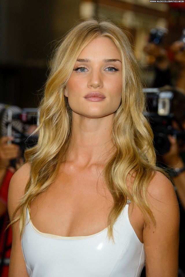 Rosie Huntington Gq Men Of The Year Awards In High Resolution Posing