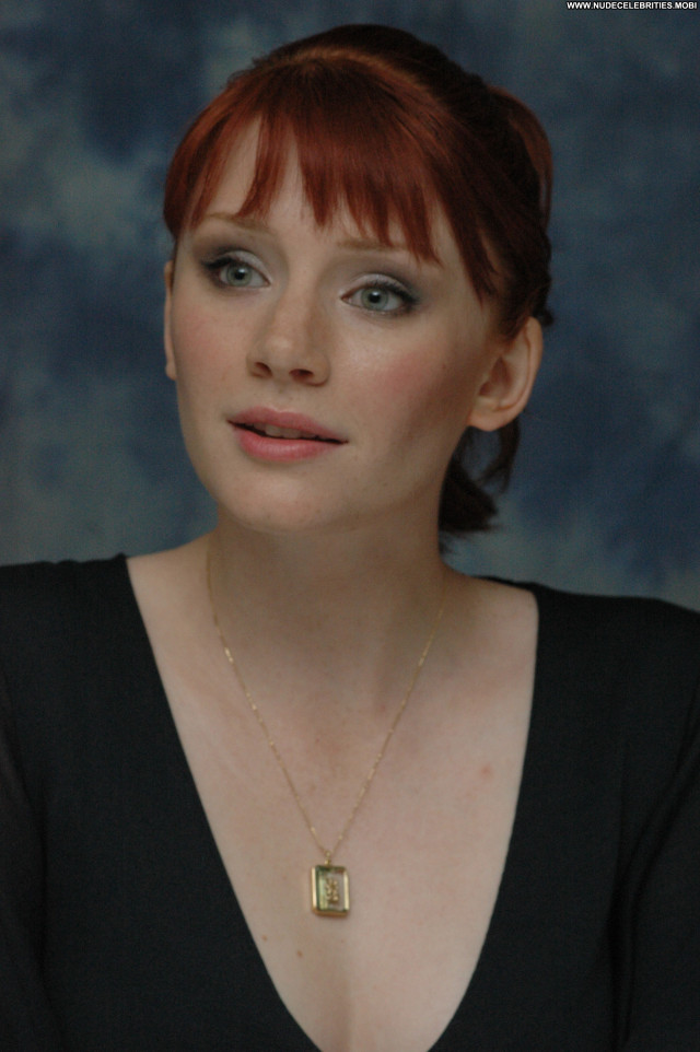 Bryce Dallas Howard Terminator Salvation Posing Hot Babe Celebrity