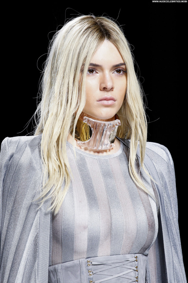 Kendall Jenner Balmain F W      Fashion Show Celebrity Posing Hot