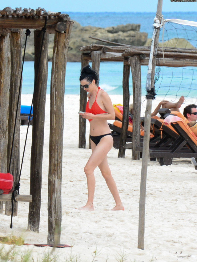 Krysten Ritter Vacation Posing Hot Beautiful High Resolution Beach