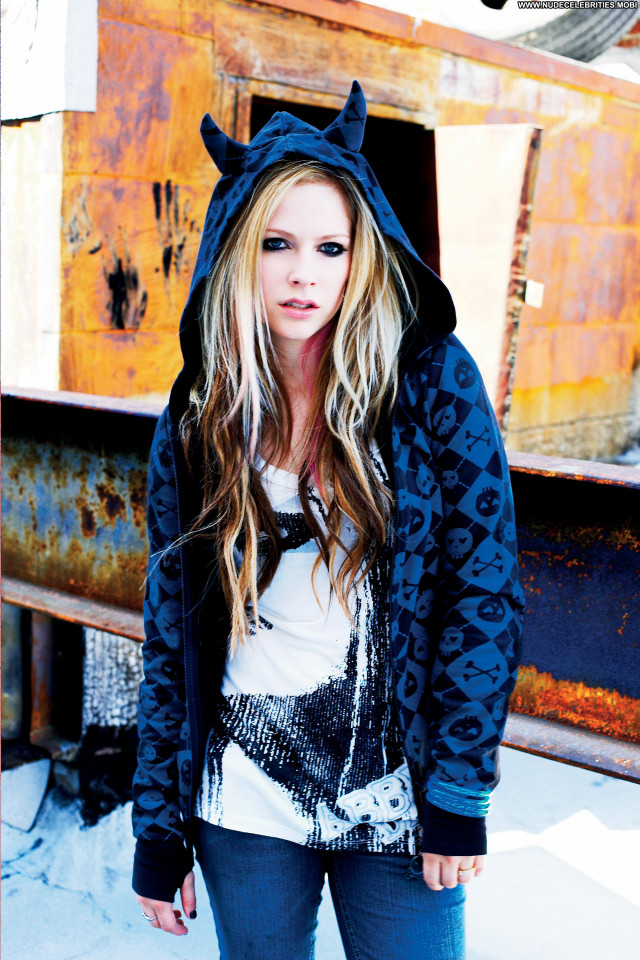 Avril Lavigne Beautiful Posing Hot Celebrity Babe Doll Sexy Cute