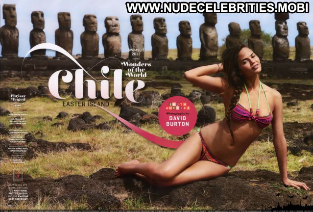 Chrissy Teigen No Source Nude Scene Posing Hot Tits Asian Cute