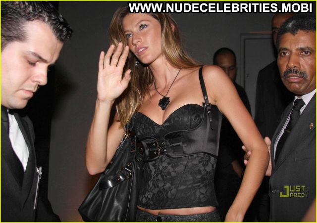 Gisele Bundchen No Source Posing Hot Cute Nude Celebrity Sexy Dress