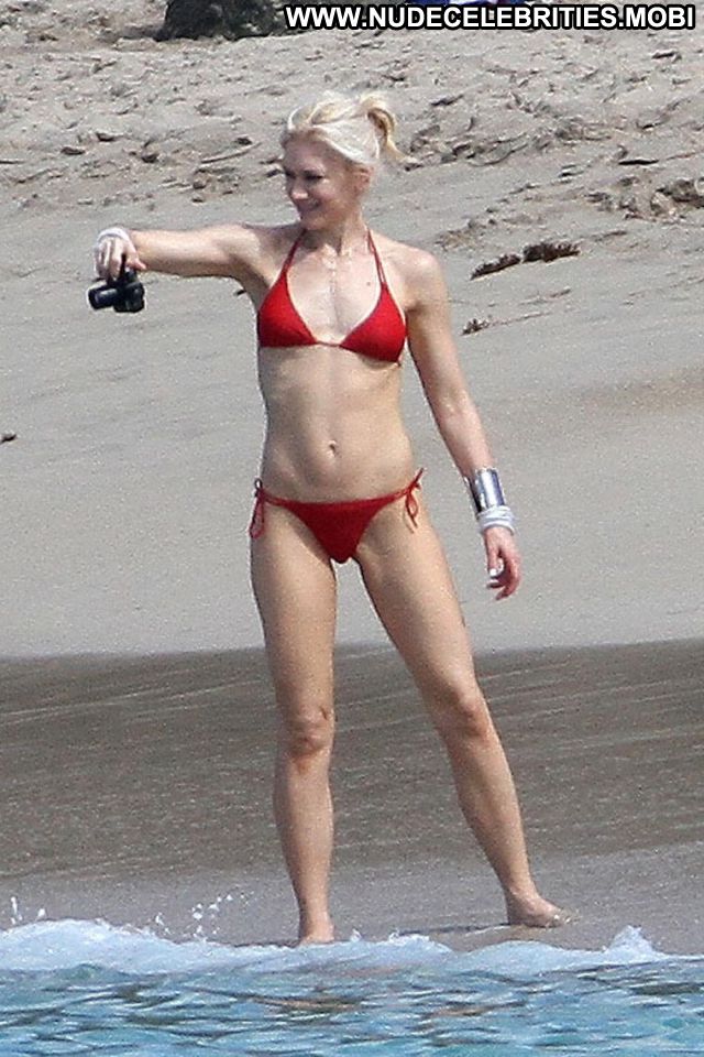 Gwen Stefani No Source Babe Bikini Posing Hot Beach Posing Hot Cute