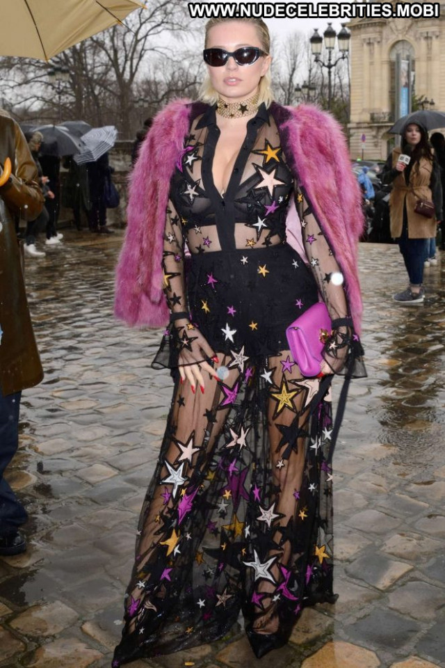 Caroline Vreeland Fashion Show Paris Paparazzi Beautiful Celebrity