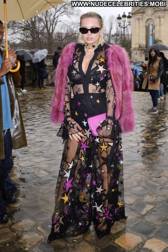 Caroline Vreeland Fashion Show Babe Celebrity Fashion Paris Paparazzi