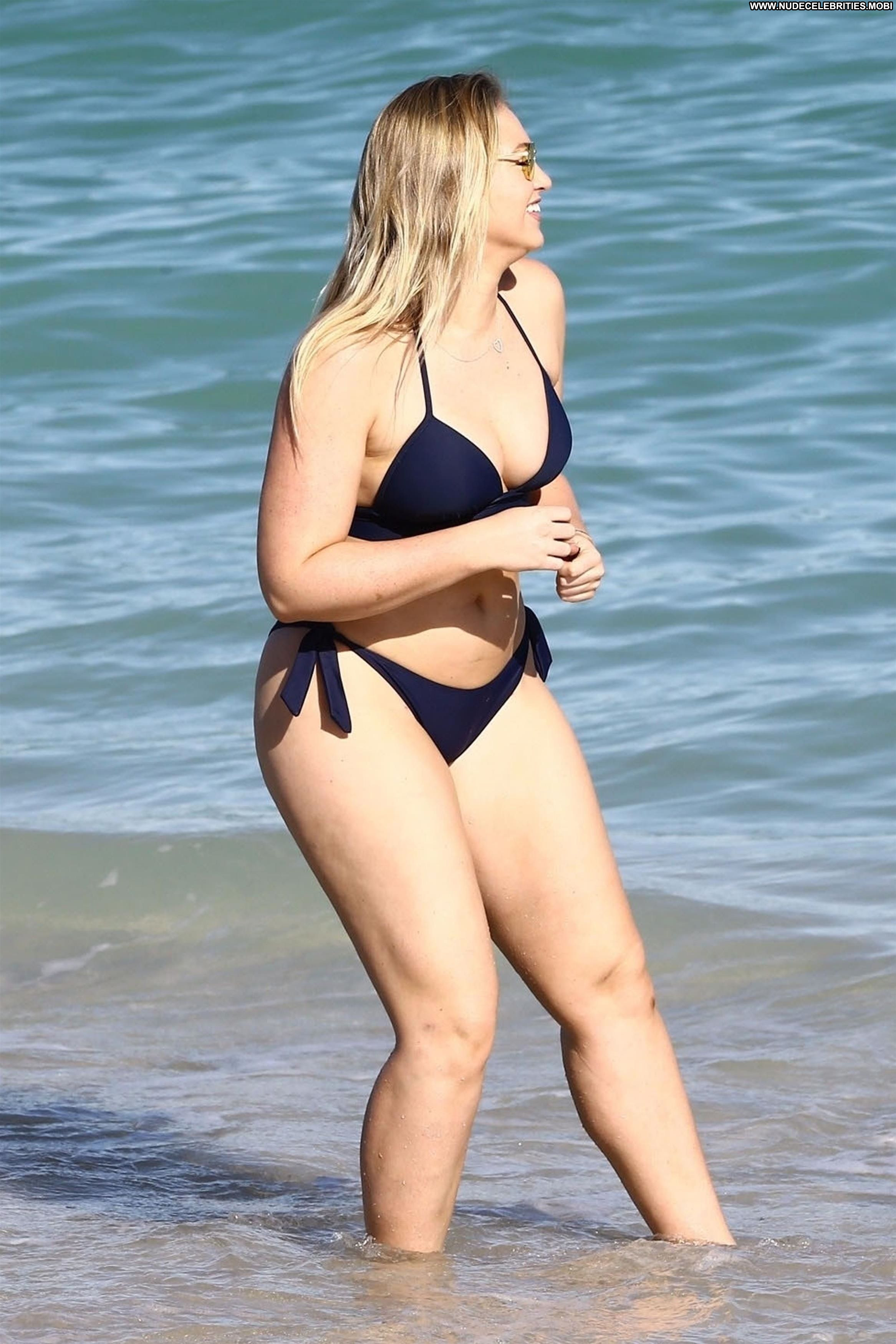 Iskra Lawrence Sexy