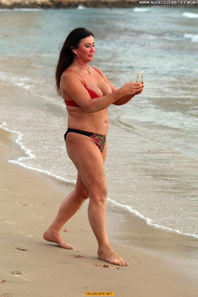 Lisa Appleton No Source Babe Nipple Slip Beautiful Spa Spain Beach