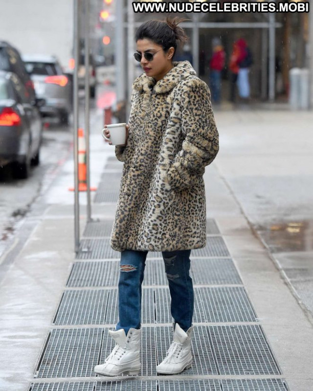 Priyanka Chopra New York Beautiful Babe Paparazzi Posing Hot