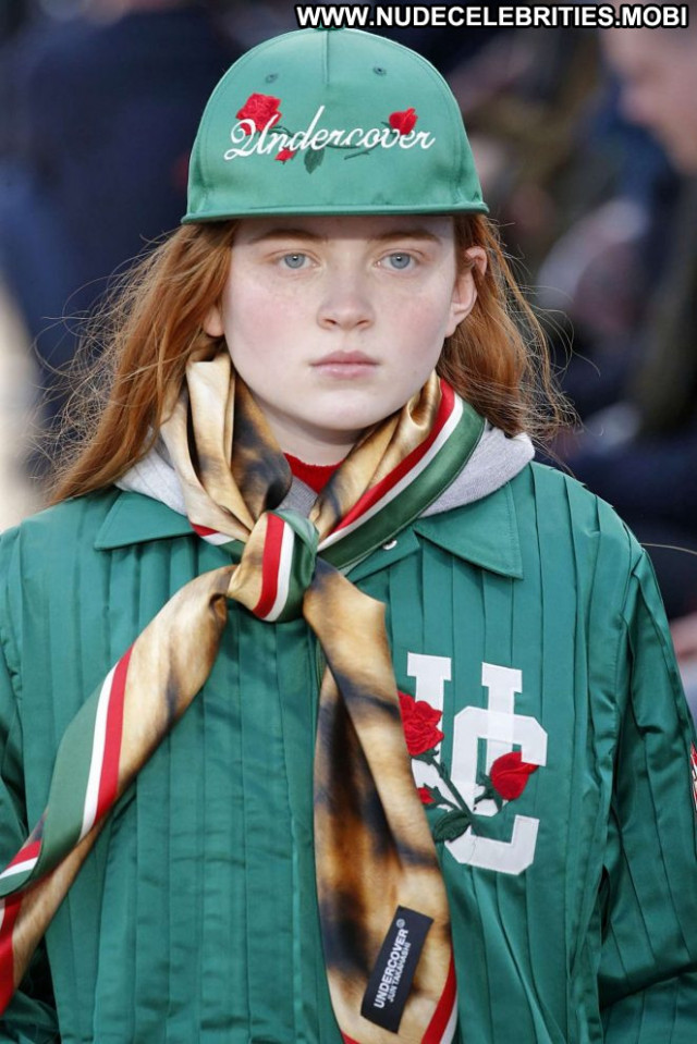 Sadie Sink No Source  Paparazzi Beautiful Babe Posing Hot Paris