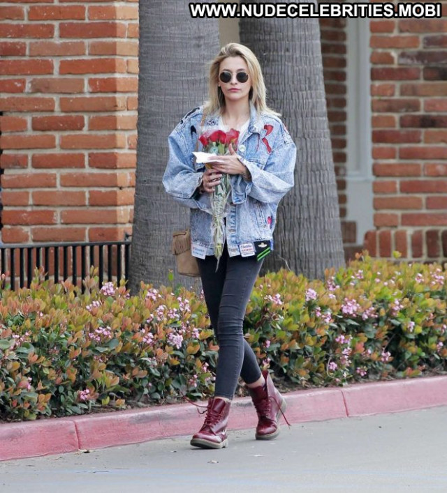 Rose No Source Celebrity Mali Beautiful Babe Posing Hot Malibu