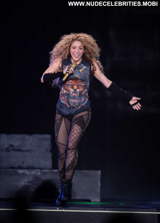 Shakira No Source Babe Posing Hot Concert Beautiful Celebrity