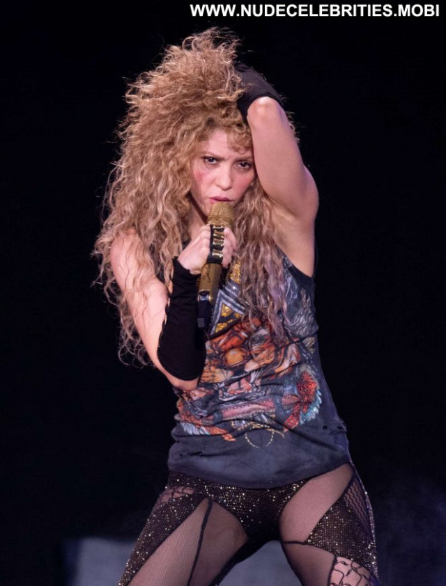 Shakira No Source Concert Babe Paparazzi Beautiful Posing Hot