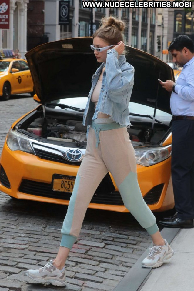 Gigi Hadid New York Beautiful Posing Hot Celebrity Paparazzi