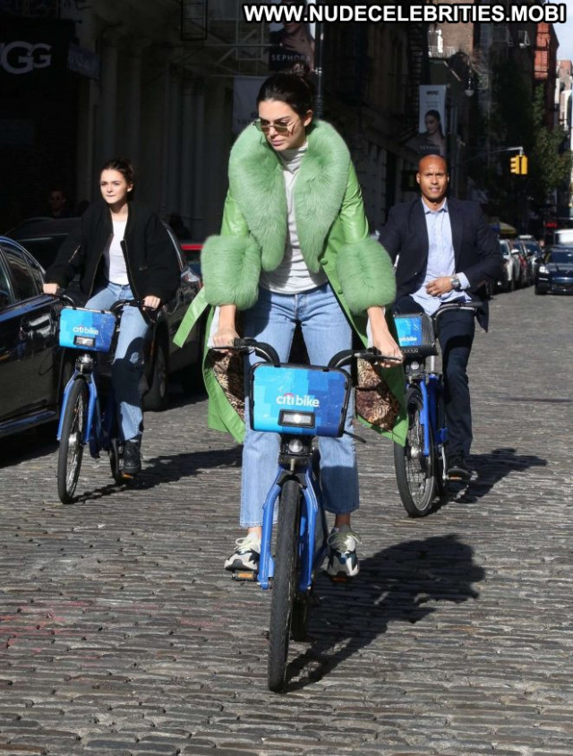 Kendall Jenner No Source Posing Hot Babe Beautiful Bike Paparazzi