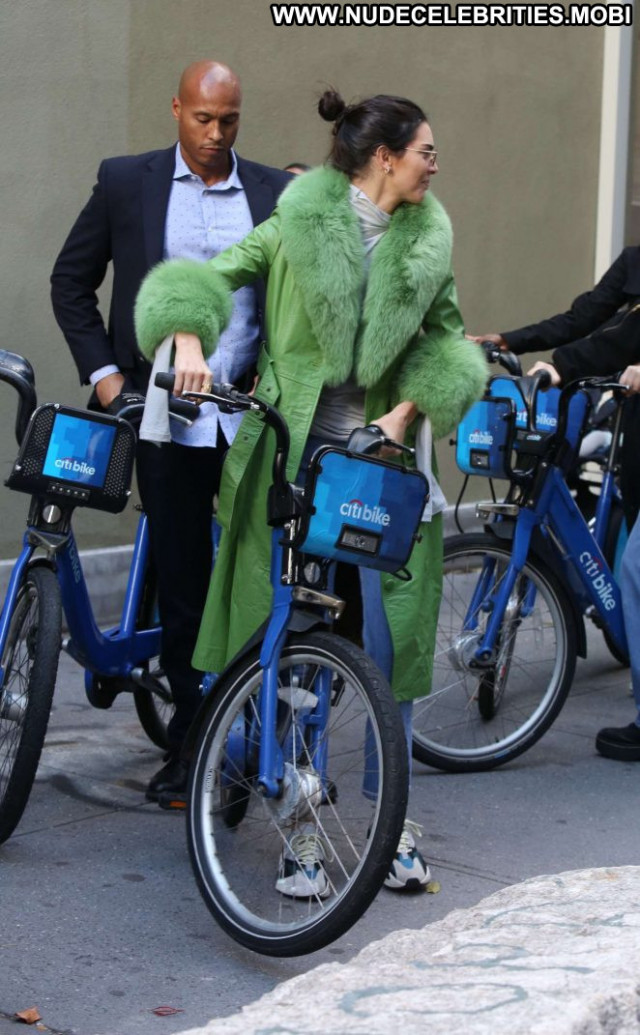 Kendall Jenner No Source Posing Hot Nyc Celebrity Babe Bike Beautiful