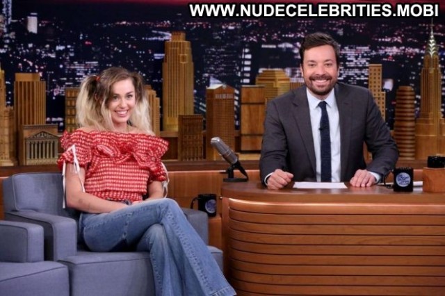 Miley Cyrus The Tonight Show Celebrity Babe Beautiful Posing Hot