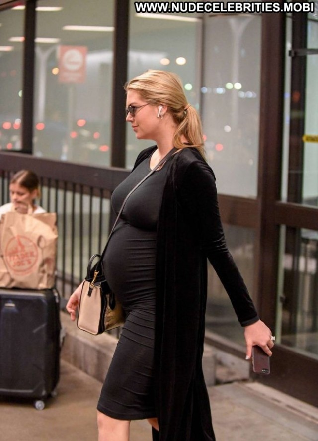 Kate Upton Lax Airport Paparazzi Lax Airport Babe Celebrity Posing