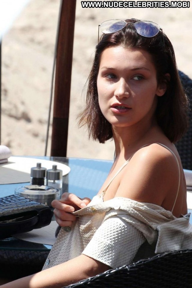 Bella Hadid No Source Beautiful Babe Celebrity Posing Hot Paparazzi