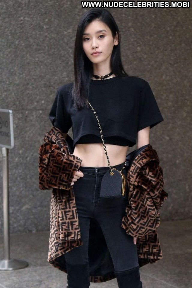 Ming Xi New York Posing Hot Babe Beautiful Paparazzi Office Celebrity