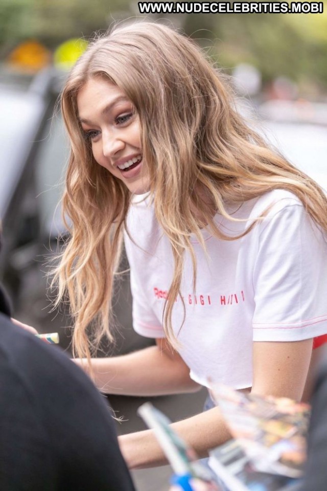 Gigi Hadid No Source Celebrity Posing Hot Babe Paparazzi Hotel Hot