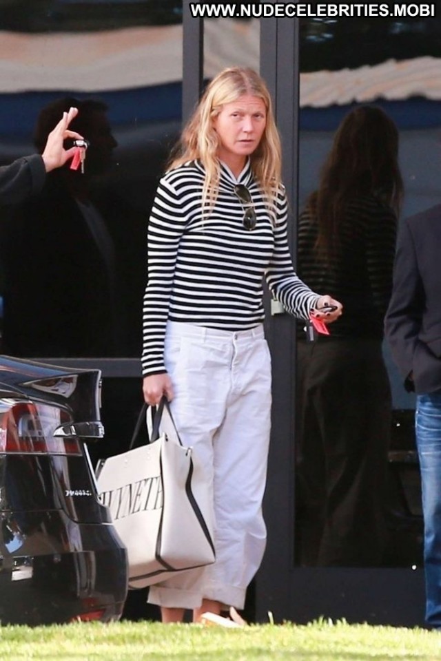 Gwyneth Paltrow No Source Paparazzi Celebrity Beautiful Babe Posing