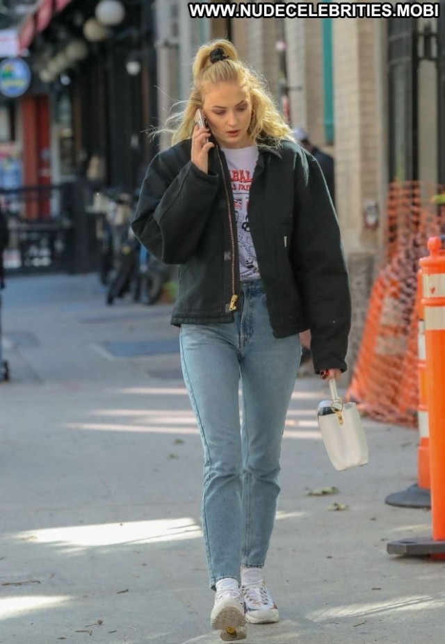 Sophie Turner New York Posing Hot Babe Celebrity New York Beautiful