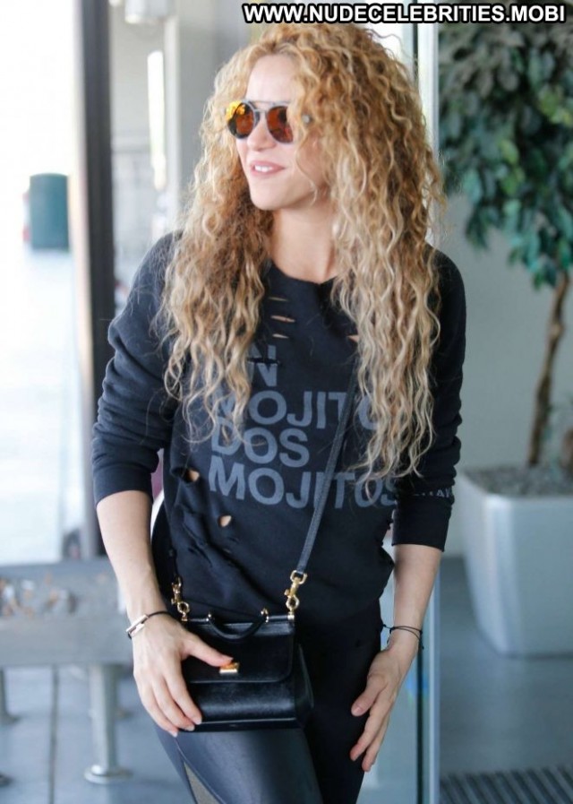 Shakira No Source Celebrity Beautiful Posing Hot Paparazzi Babe Bar