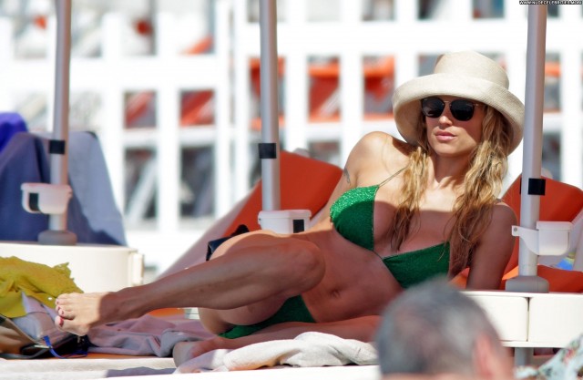 Michelle Hunziker The Beach Beach Actress Posing Hot Model Beautiful