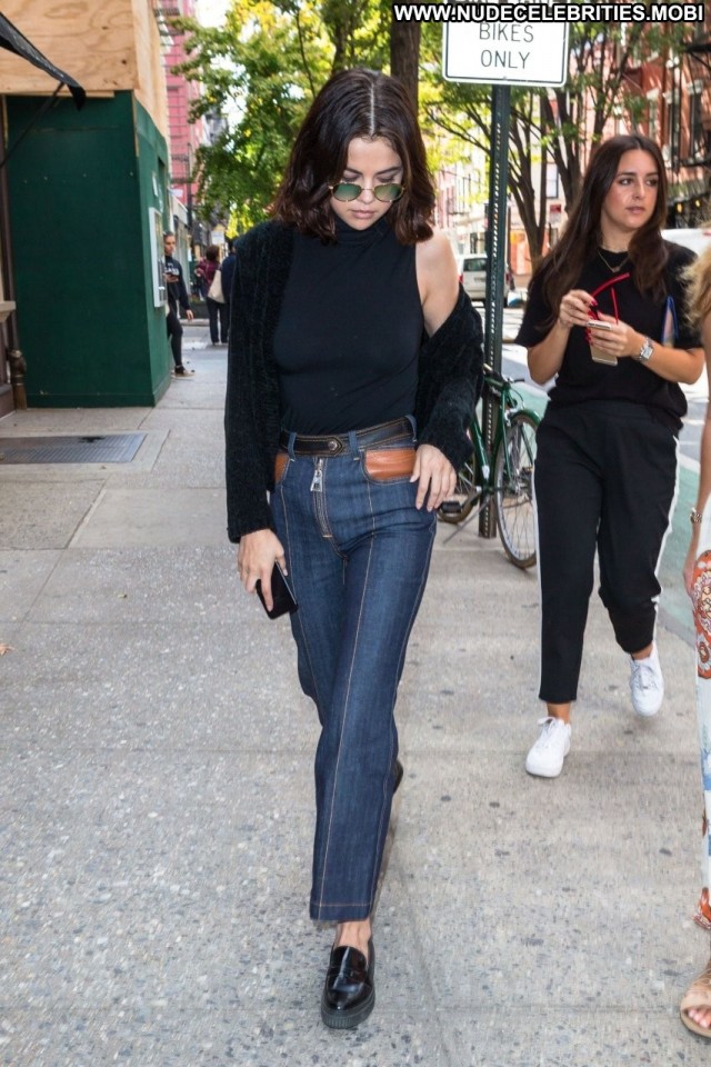 Selena Gomez New York Movie Actress Bra Beautiful Twitter Celebrity