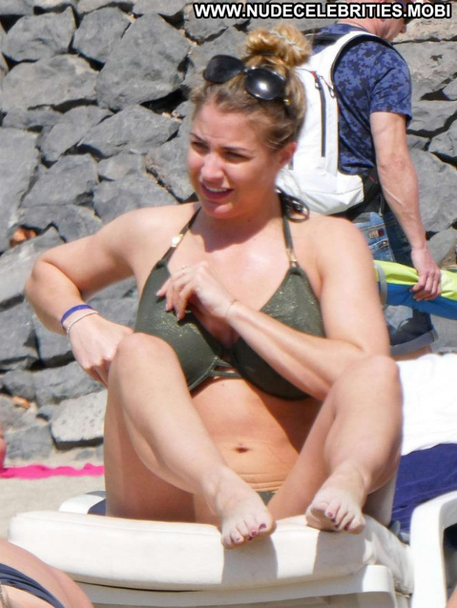 Emma Atkins The Beach Beautiful Posing Hot Celebrity Babe Bikini