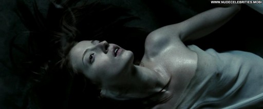 Lena Headey Posing Hot Straight Celebrity