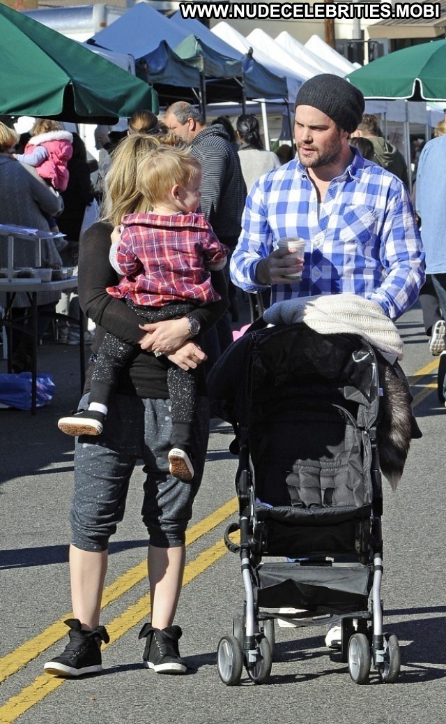 Hilary Duff Farmers Market Posing Hot Celebrity Beautiful Babe High