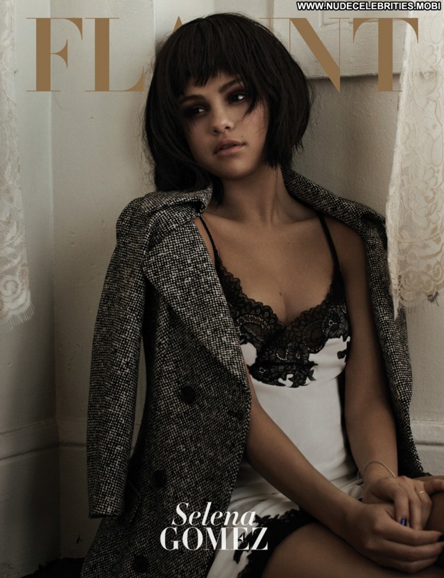 Selena Gomez Magazine Celebrity Posing Hot Babe Beautiful Magazine