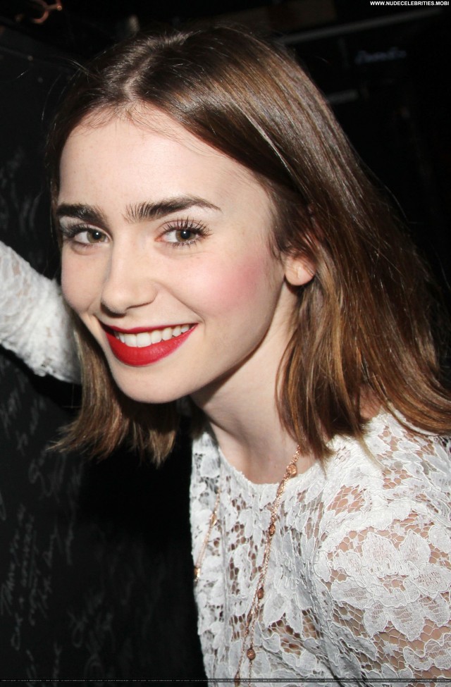 Lily Collins New York Celebrity New York Posing Hot Babe Beautiful