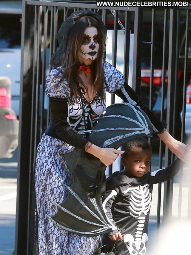 Sandra Bullock Halloween Party Beautiful Halloween Posing Hot Party