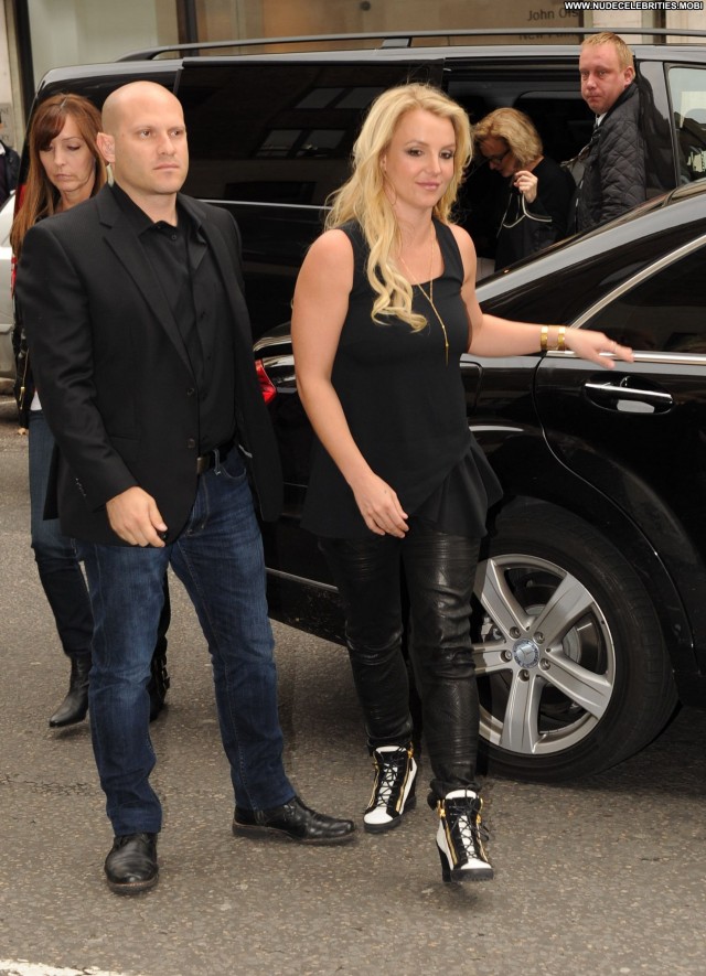 Britney Spears No Source Celebrity Posing Hot Beautiful Restaurant