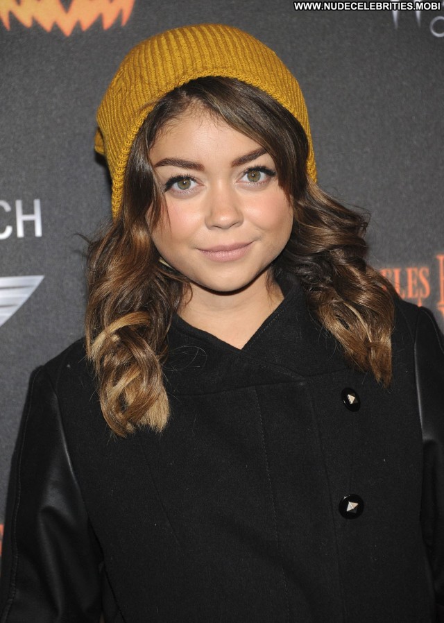 Sarah Hyland Los Angeles Beautiful Posing Hot High Resolution Babe