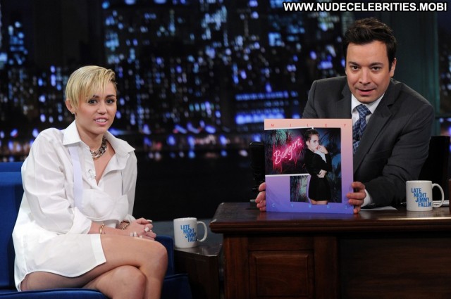 Miley Cyrus Late Night With Jimmy Fallon Celebrity Posing Hot